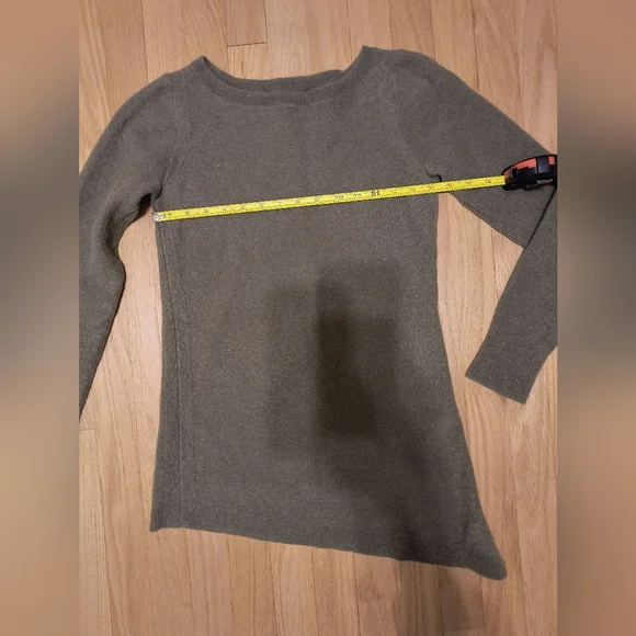 Merino blend asymmetrical sweater - Picture 4 of 7